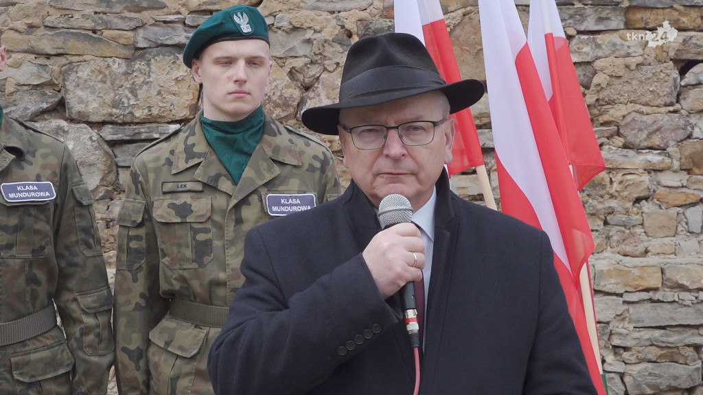 W hołdzie ofiarom komunistycznego terroru. Nową tablicą upamiętnili Żołnierzy Wyklętych [wideo, zdjęcia]