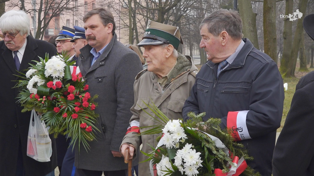 W hołdzie ofiarom komunistycznego terroru. Nową tablicą upamiętnili Żołnierzy Wyklętych [wideo, zdjęcia]