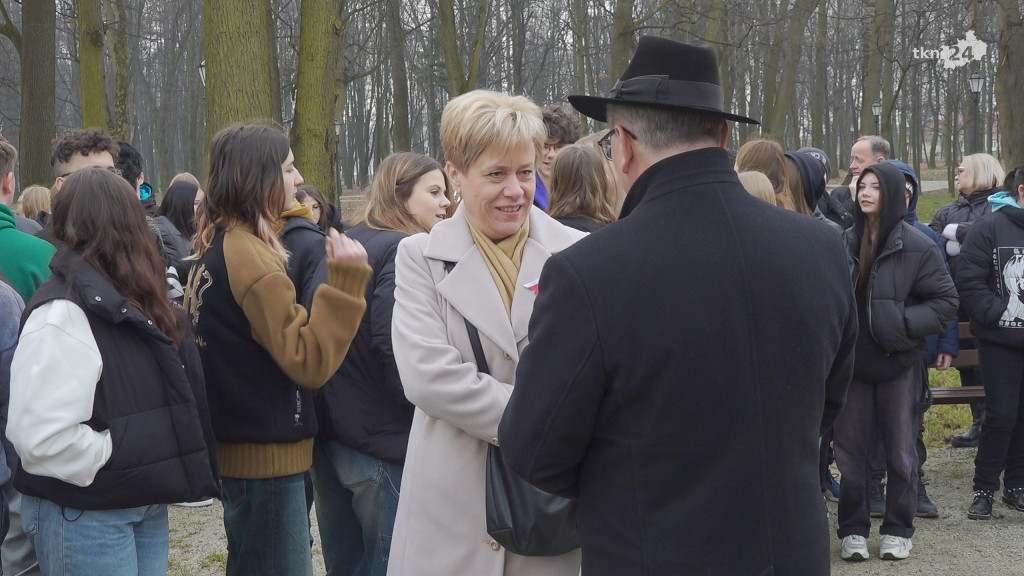 W hołdzie ofiarom komunistycznego terroru. Nową tablicą upamiętnili Żołnierzy Wyklętych [wideo, zdjęcia]