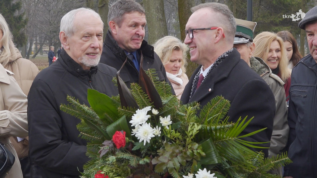 W hołdzie ofiarom komunistycznego terroru. Nową tablicą upamiętnili Żołnierzy Wyklętych [wideo, zdjęcia]