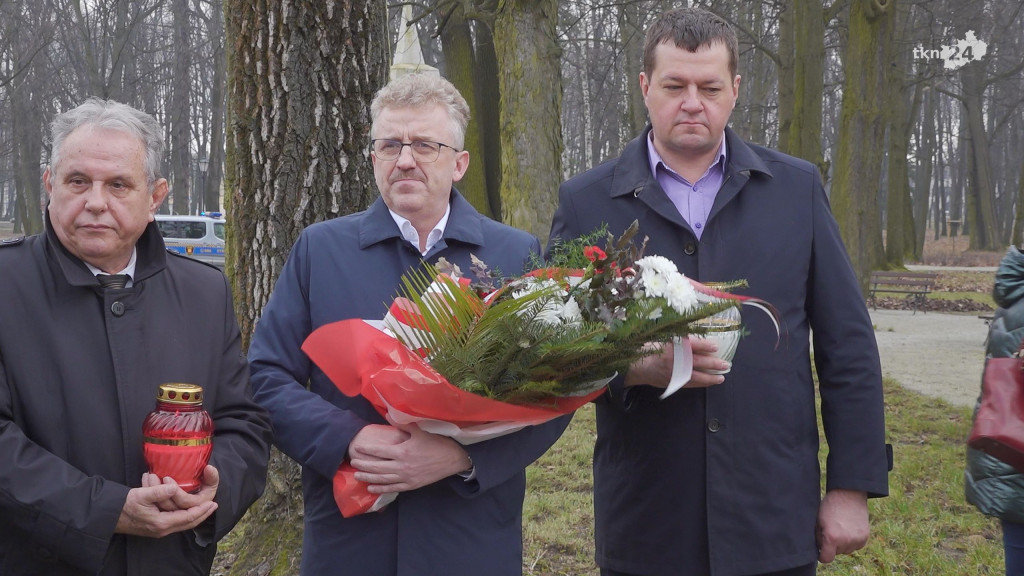 W hołdzie ofiarom komunistycznego terroru. Nową tablicą upamiętnili Żołnierzy Wyklętych [wideo, zdjęcia]