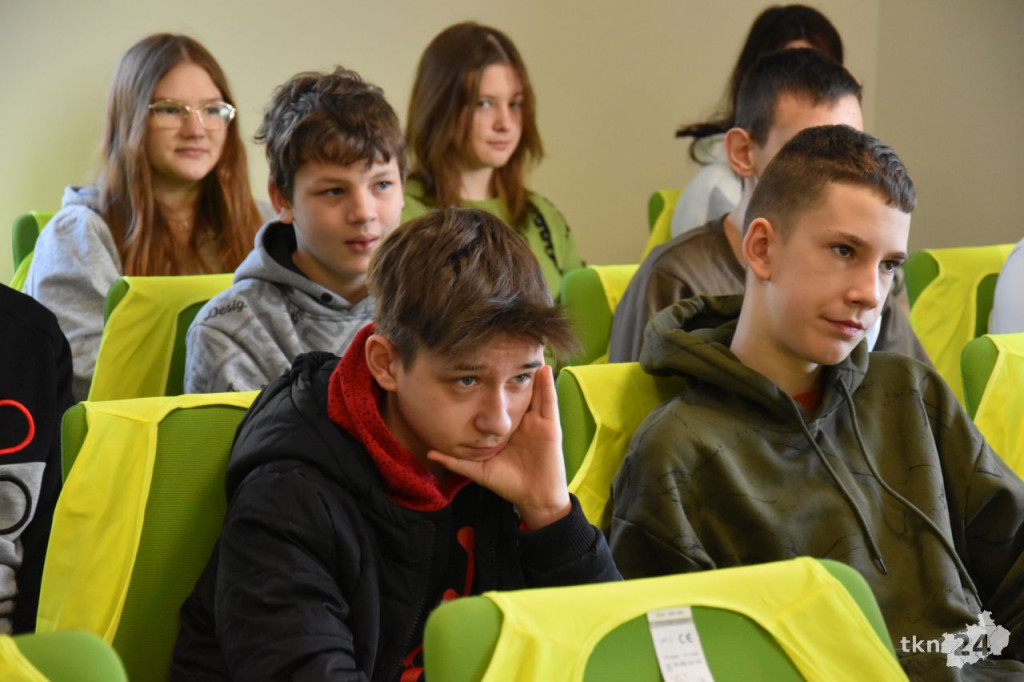 Ekologiczna lekcja dla uczniów w Przedsiębiorstwie Gospodarki Komunalnej w Końskich [wideo, zdjęcia]