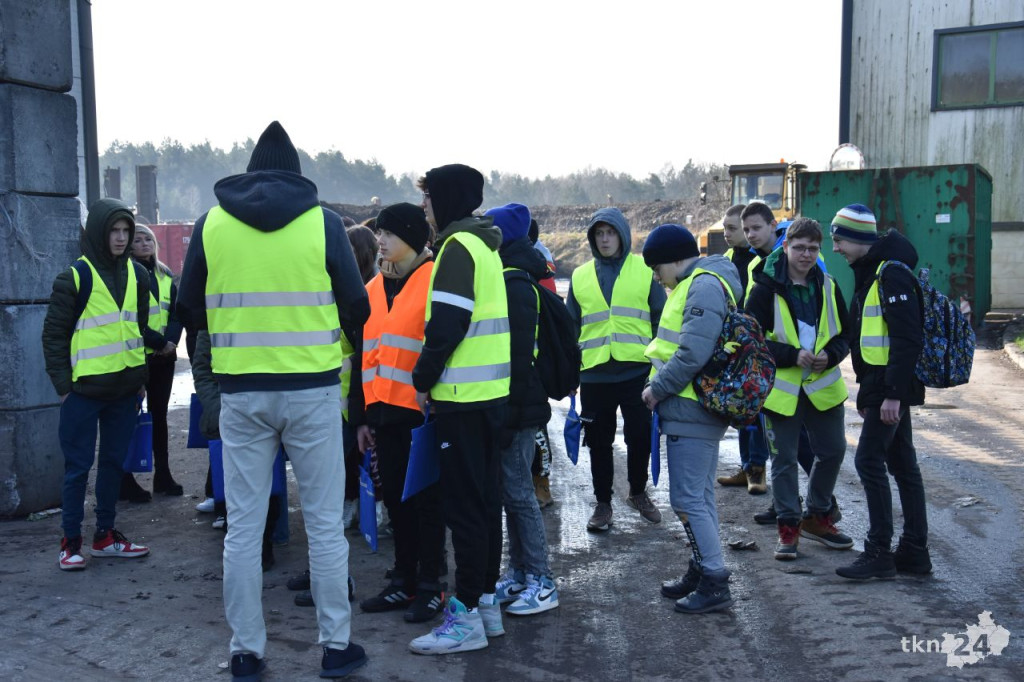 Ekologiczna lekcja dla uczniów w Przedsiębiorstwie Gospodarki Komunalnej w Końskich [wideo, zdjęcia]