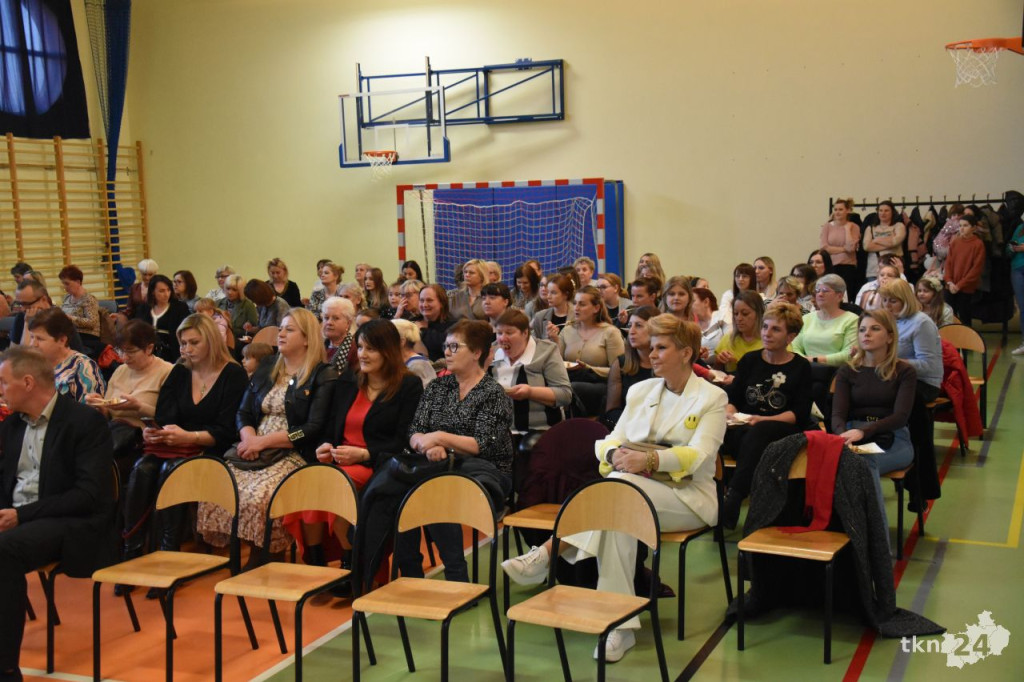 Dzień Kobiet 2024 w Gowarczowie. Wystąpił Bartek Wrona [wideo, zdjęcia]