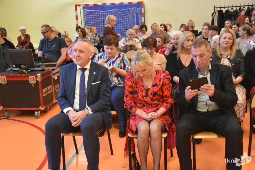 Dzień Kobiet 2024 w Gowarczowie. Wystąpił Bartek Wrona [wideo, zdjęcia]