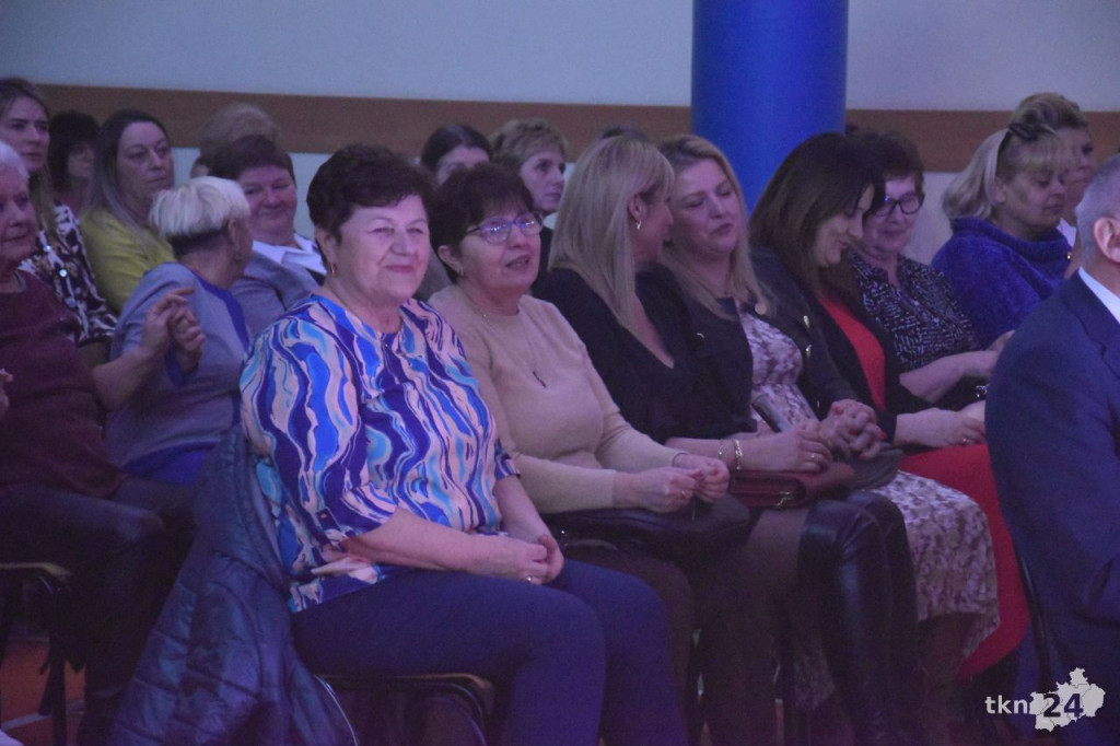 Dzień Kobiet 2024 w Gowarczowie. Wystąpił Bartek Wrona [wideo, zdjęcia]