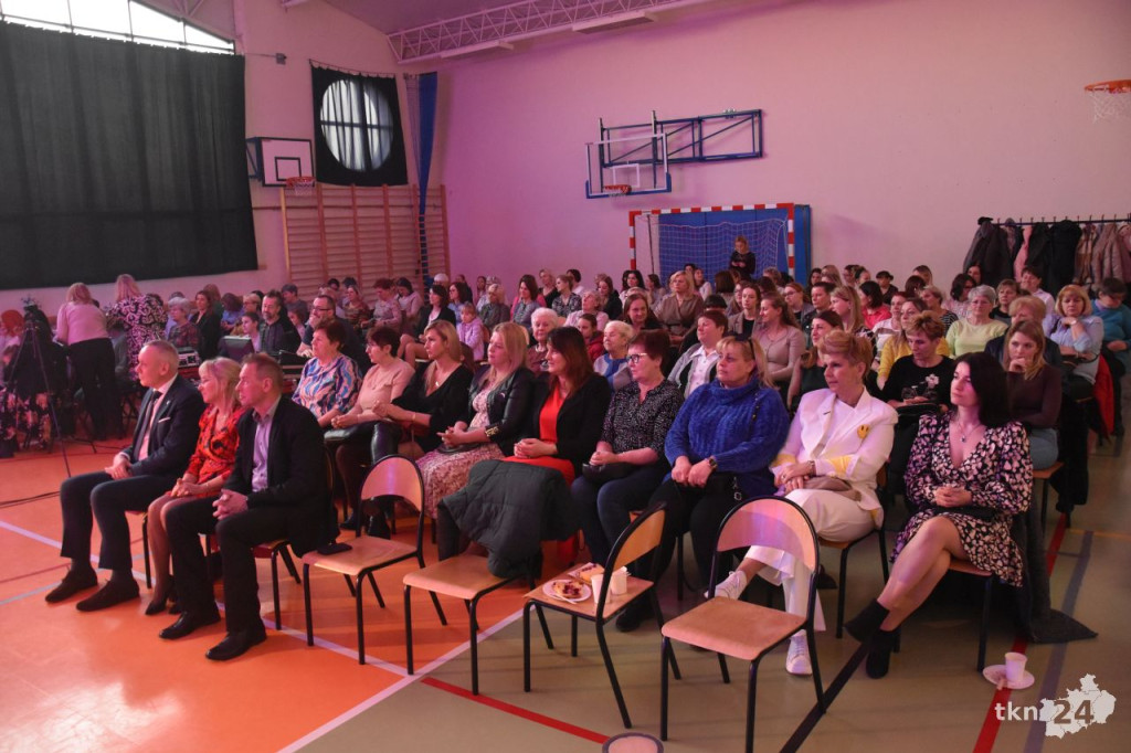 Dzień Kobiet 2024 w Gowarczowie. Wystąpił Bartek Wrona [wideo, zdjęcia]