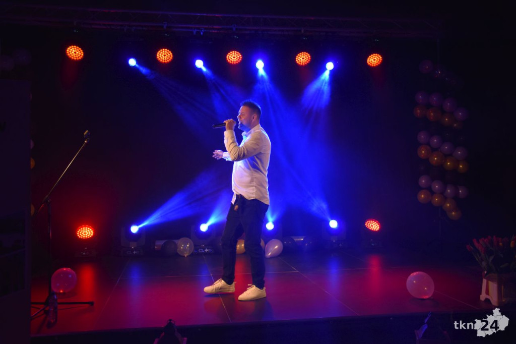 Dzień Kobiet 2024 w Gowarczowie. Wystąpił Bartek Wrona [wideo, zdjęcia]