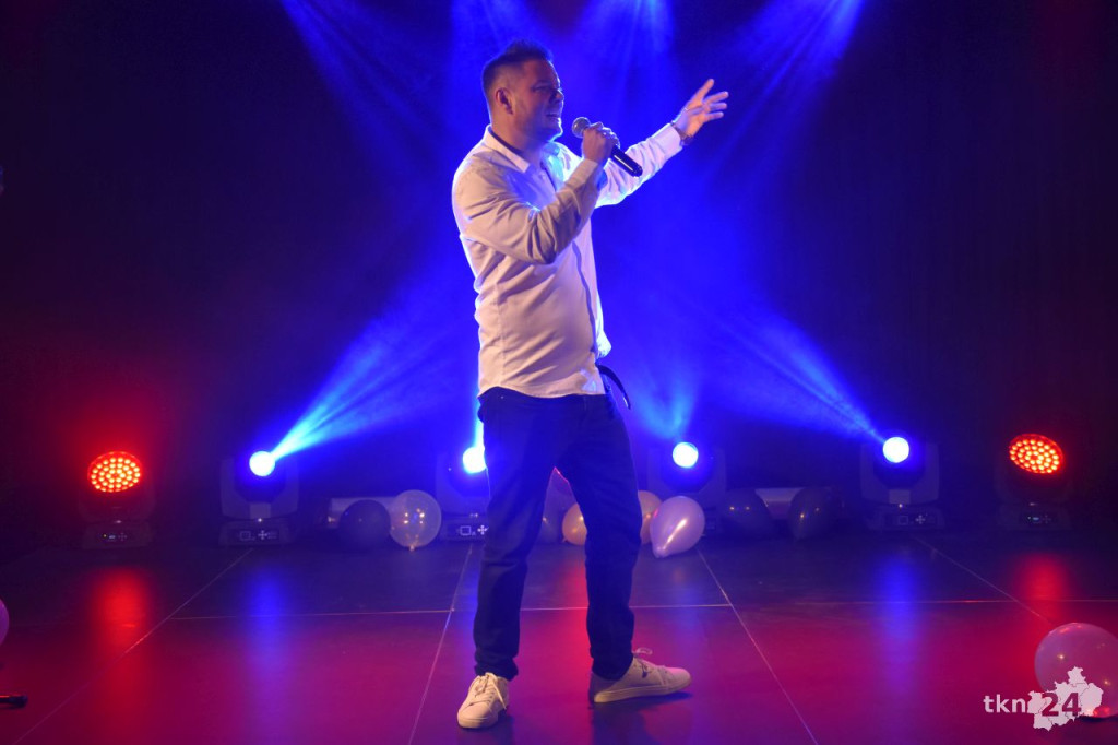Dzień Kobiet 2024 w Gowarczowie. Wystąpił Bartek Wrona [wideo, zdjęcia]