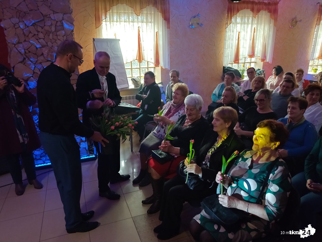 Naprawdę jaka jesteś, nie wie nikt! Artystyczne wydarzenie na Dzień Kobiet w Radoszycach [wideo, zdjęcia]