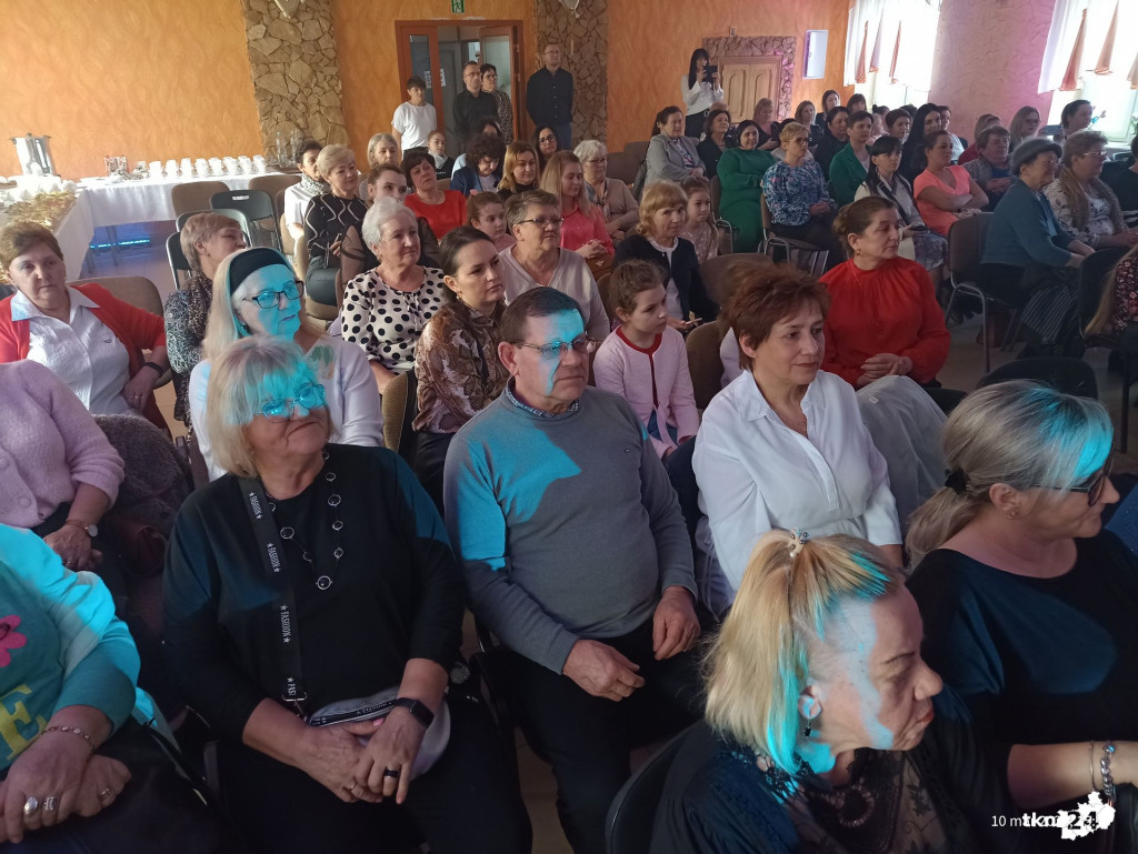 Naprawdę jaka jesteś, nie wie nikt! Artystyczne wydarzenie na Dzień Kobiet w Radoszycach [wideo, zdjęcia]