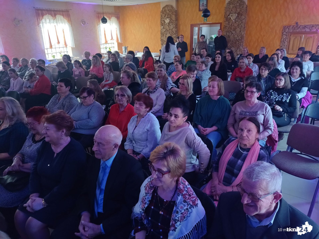 Naprawdę jaka jesteś, nie wie nikt! Artystyczne wydarzenie na Dzień Kobiet w Radoszycach [wideo, zdjęcia]