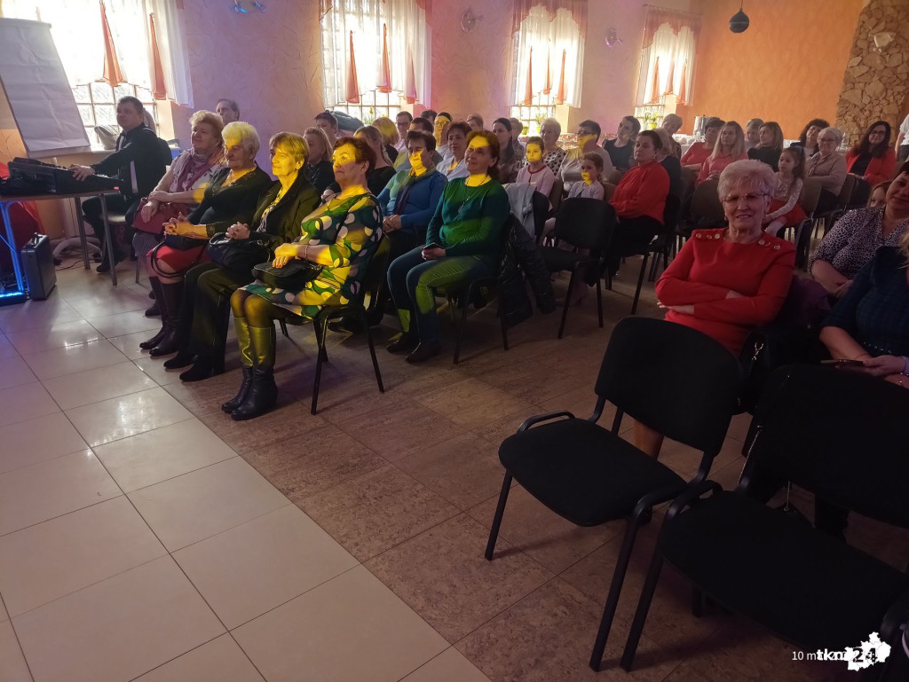 Naprawdę jaka jesteś, nie wie nikt! Artystyczne wydarzenie na Dzień Kobiet w Radoszycach [wideo, zdjęcia]