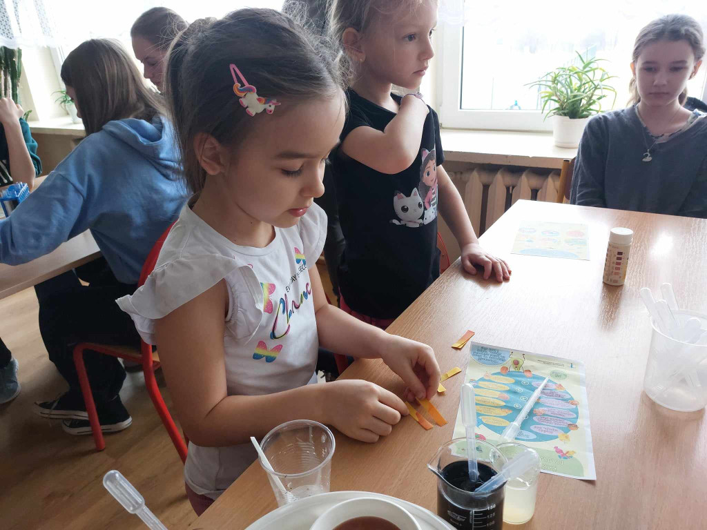 Spotkanie z dietetykiem w Szkole Podstawowej w Kłucku [zdjęcia]
