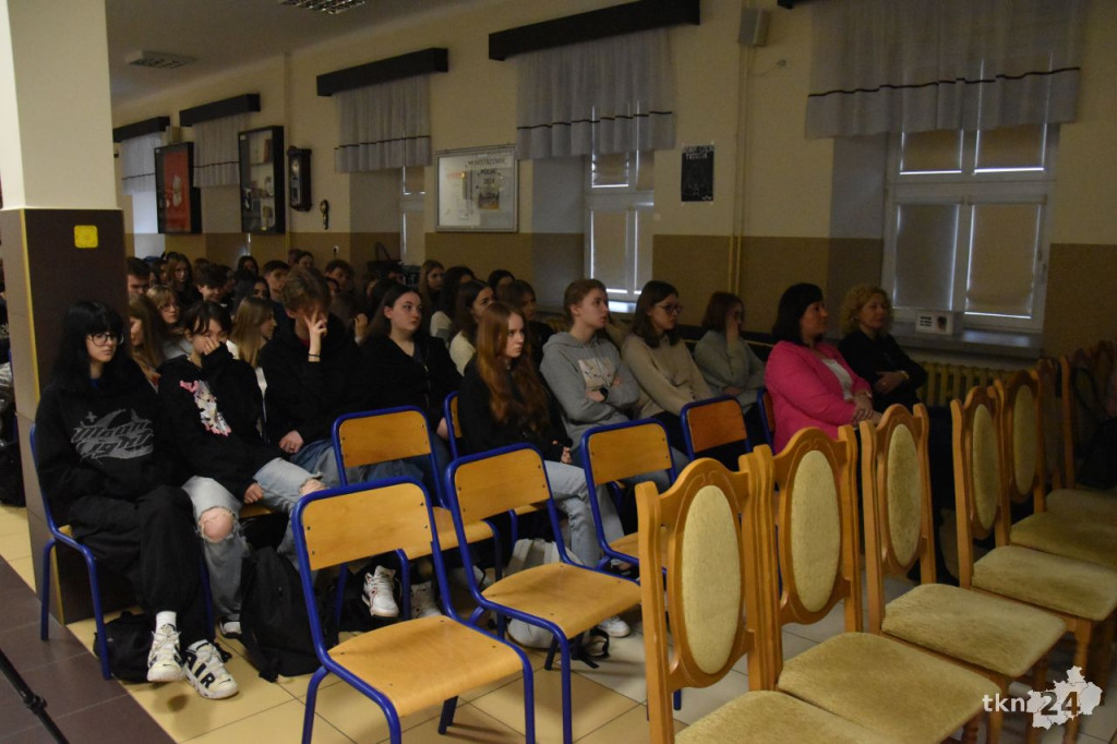 W I Liceum Ogólnokształcącym w Końskich powstało koło teatralne Drakula [wideo, zdjęcia]