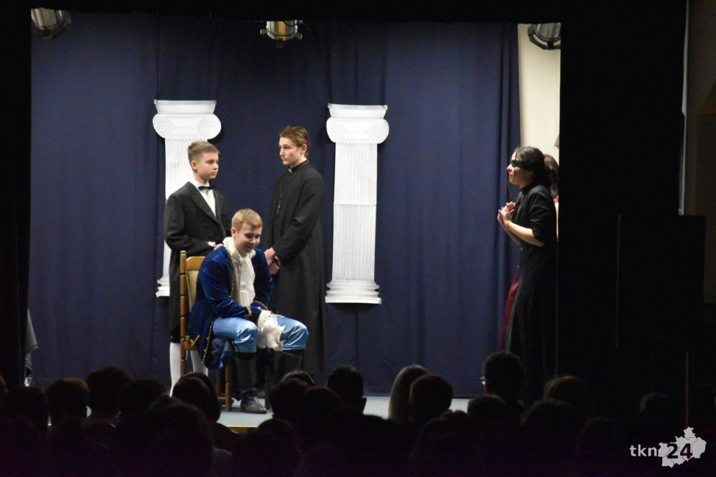 W I Liceum Ogólnokształcącym w Końskich powstało koło teatralne Drakula [wideo, zdjęcia]