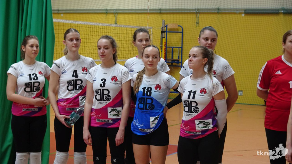 Siatkarski dzień kobiet z docenieniem wieloletniego działacza w Fałkowie [wideo, zdjęcia]
