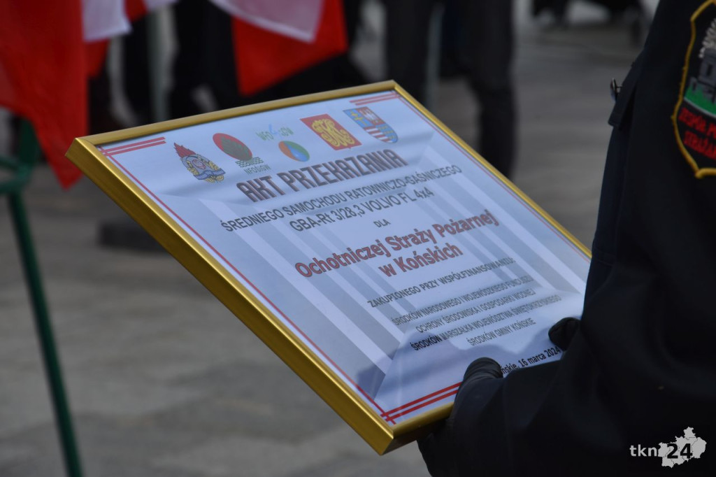 Uroczyste przekazanie wozu strażackiego dla OSP Końskie [wideo, zdjęcia]
