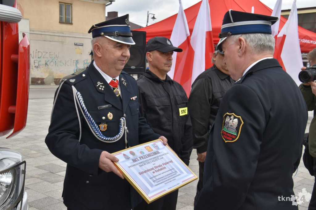 Uroczyste przekazanie wozu strażackiego dla OSP Końskie [wideo, zdjęcia]
