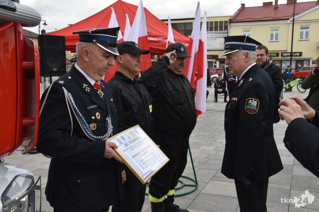 Uroczyste przekazanie wozu strażackiego dla OSP Końskie [wideo, zdjęcia]