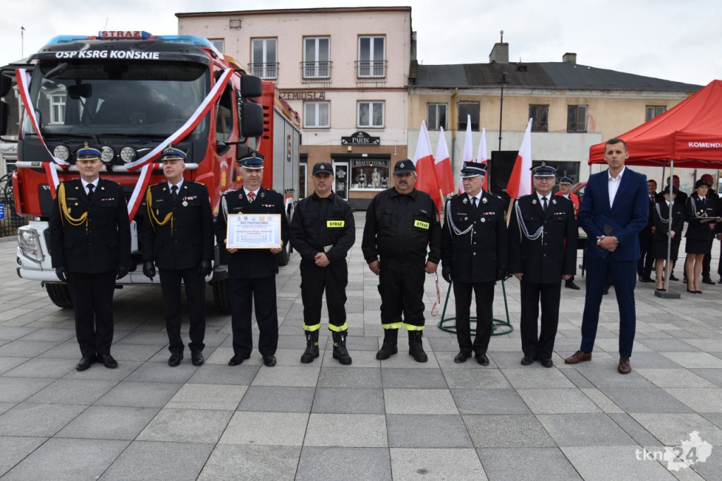 Uroczyste przekazanie wozu strażackiego dla OSP Końskie [wideo, zdjęcia]