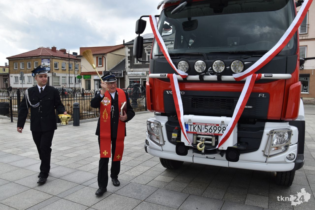 Uroczyste przekazanie wozu strażackiego dla OSP Końskie [wideo, zdjęcia]