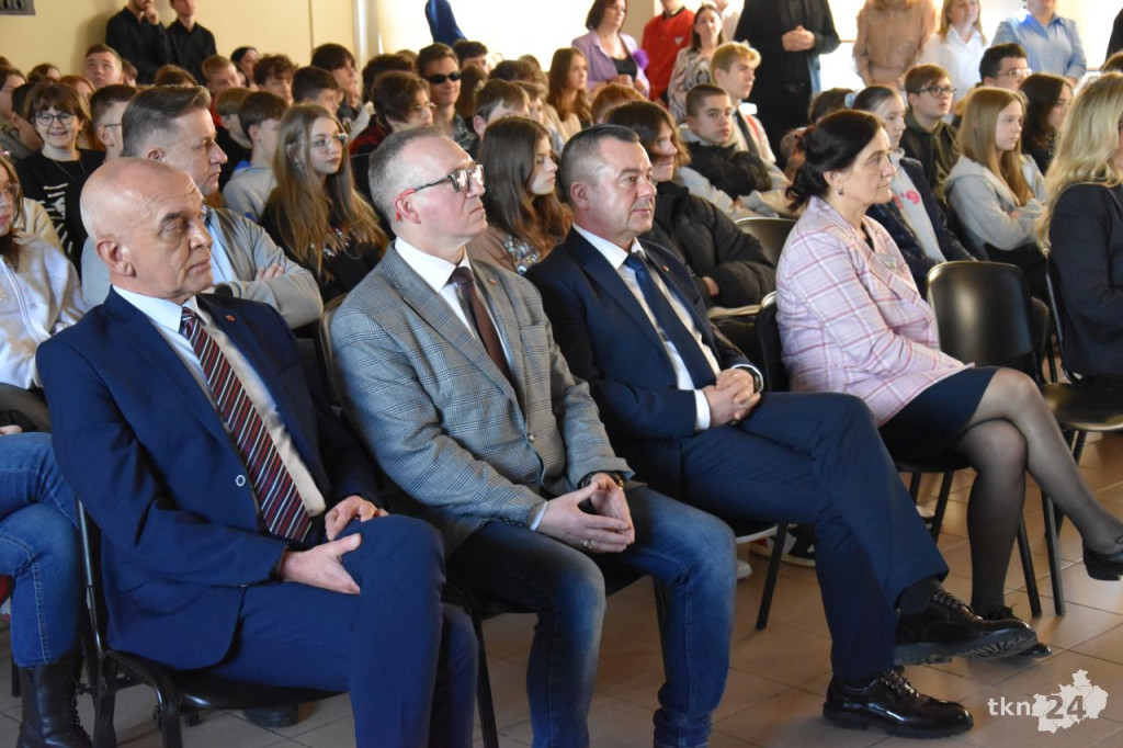 Ósmoklasiści wzięli udział w Giełdzie Szkół Powiatu Koneckiego [wideo, zdjęcia]