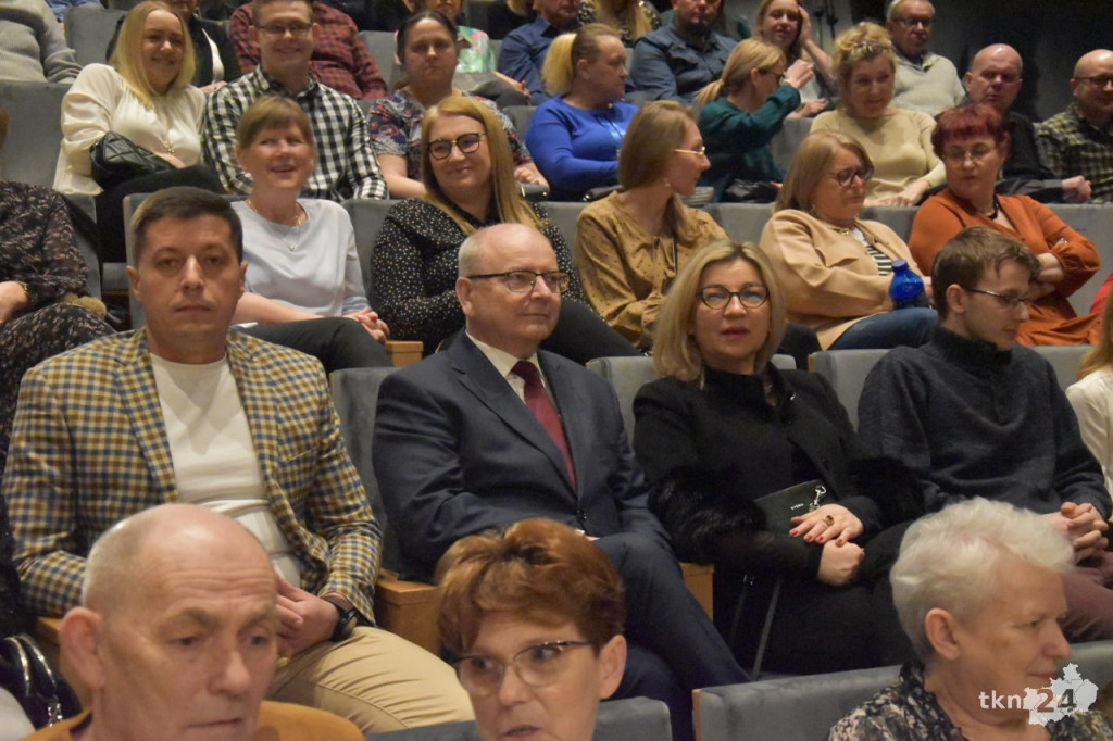 Spektakl `Związek otwarty` na otwarcie sali widowiskowej w Końskich [wideo, zdjęcia]