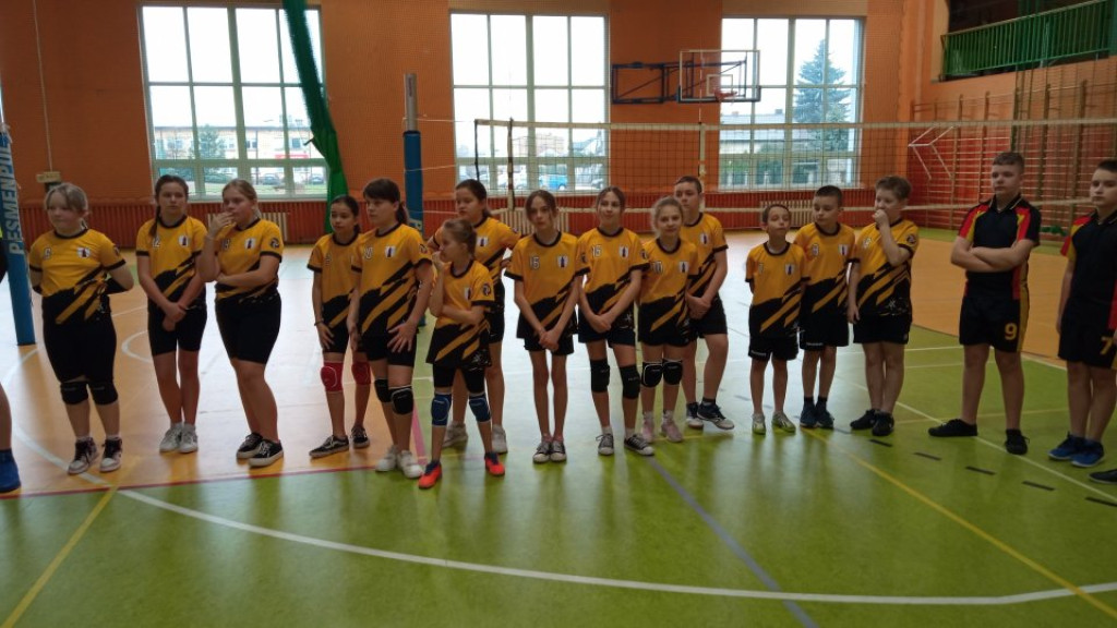 Uczniowie rywalizowali w V edycji `Międzyszkolnego Festiwalu Siatkówki` w Radoszycach [zdjęcia]