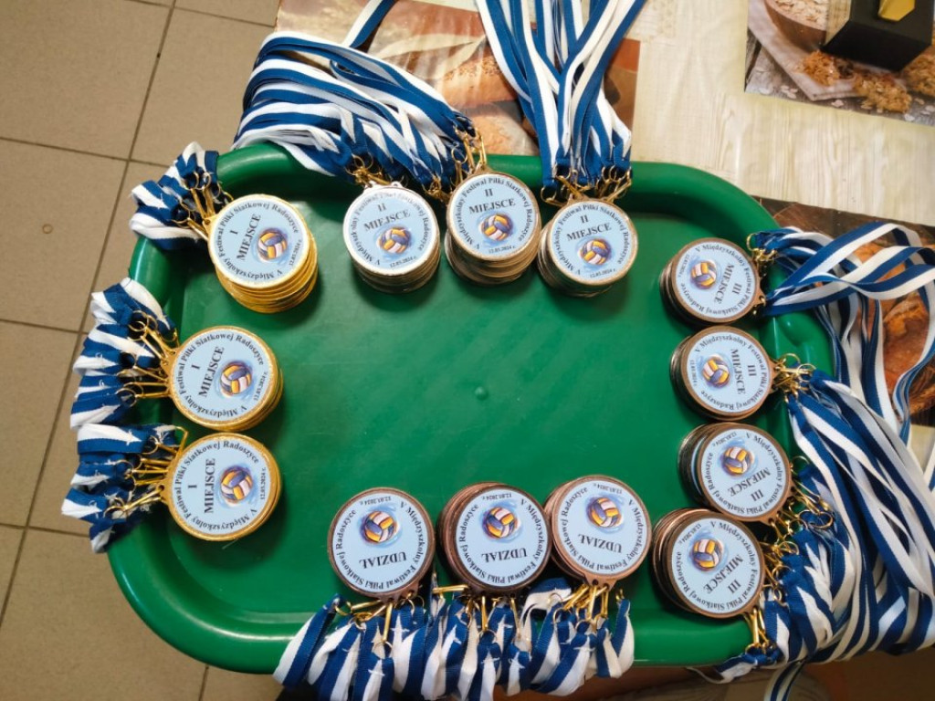 Uczniowie rywalizowali w V edycji `Międzyszkolnego Festiwalu Siatkówki` w Radoszycach [zdjęcia]