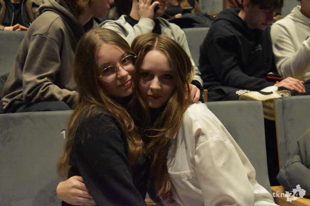 Koneccy licealiści wystawili sztukę teatralną w sali widowiskowej KCK [wideo, zdjęcia]