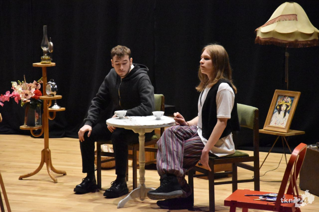 Koneccy licealiści wystawili sztukę teatralną w sali widowiskowej KCK [wideo, zdjęcia]