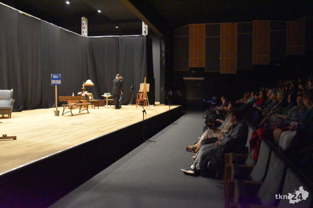 Koneccy licealiści wystawili sztukę teatralną w sali widowiskowej KCK [wideo, zdjęcia]