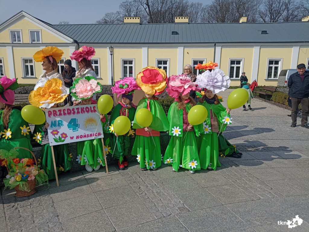 Radosne powitanie wiosny w Końskich [wideo, zdjęcia]