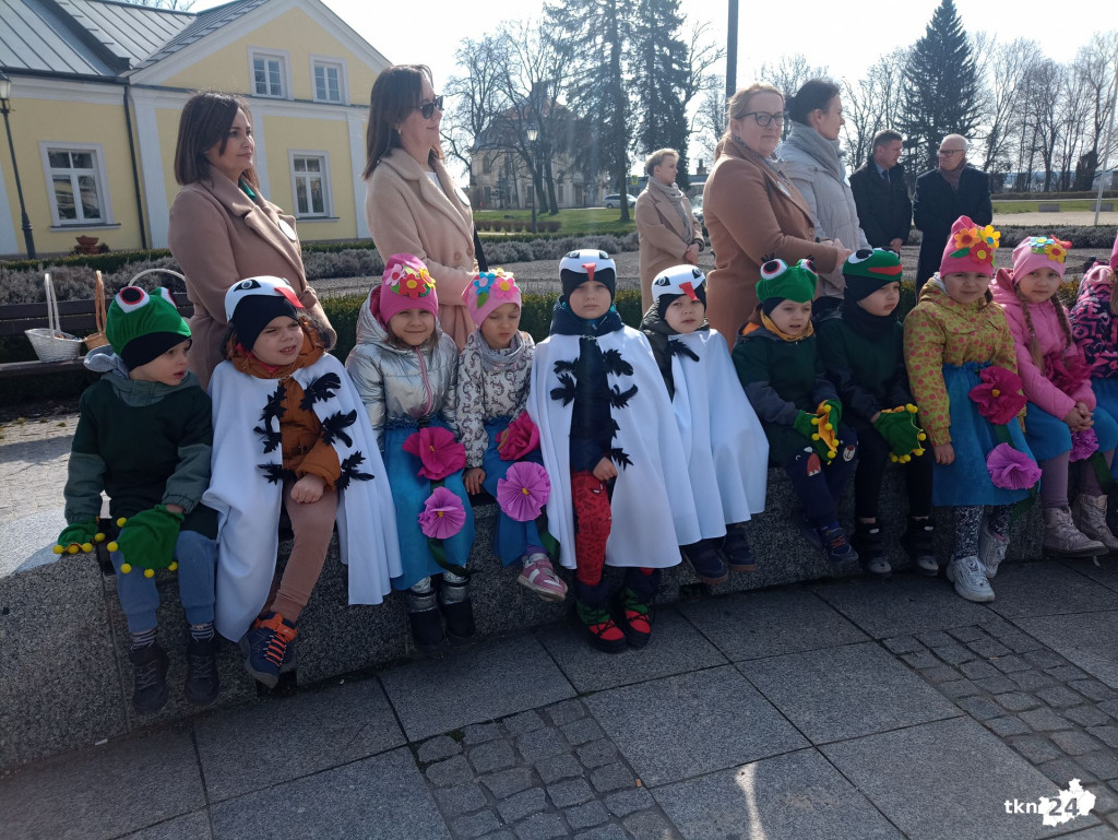 Radosne powitanie wiosny w Końskich [wideo, zdjęcia]