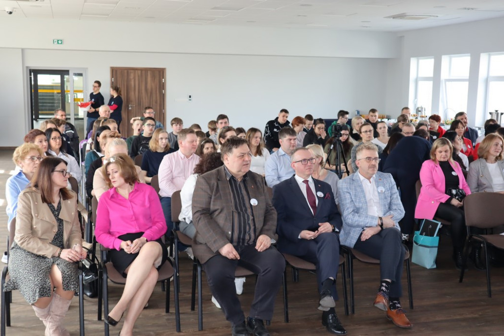 Lekcja tolerancji i integracja w starostwie powiatowym w Końskich [zdjęcia]