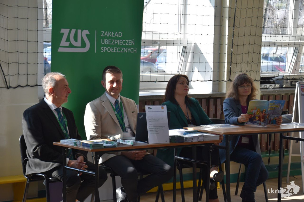 Powiatowe Targi Pracy i Przedsiębiorczości 2024 [wideo, zdjęcia]