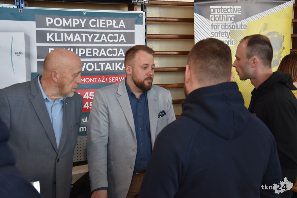 Powiatowe Targi Pracy i Przedsiębiorczości 2024 [wideo, zdjęcia]