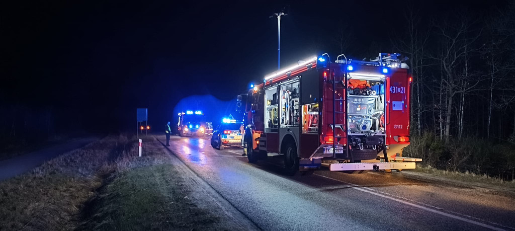 Pijany doprowadził do wypadku. Auto stanęło w płomieniach [zdjęcia]