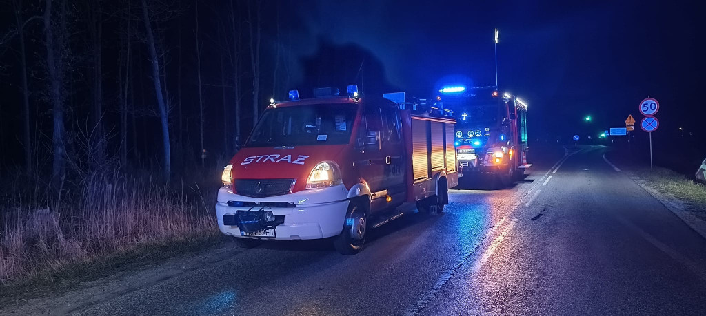 Pijany doprowadził do wypadku. Auto stanęło w płomieniach [zdjęcia]