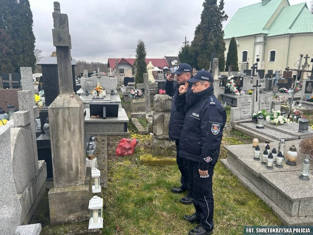 W hołdzie zmarłemu post. Janowi Sapeleckiemu [zdjęcia]