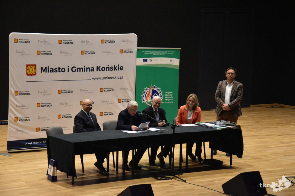 Pieniądze na gospodarkę wodną. W Końskich podpisano umowy [wideo, zdjęcia]