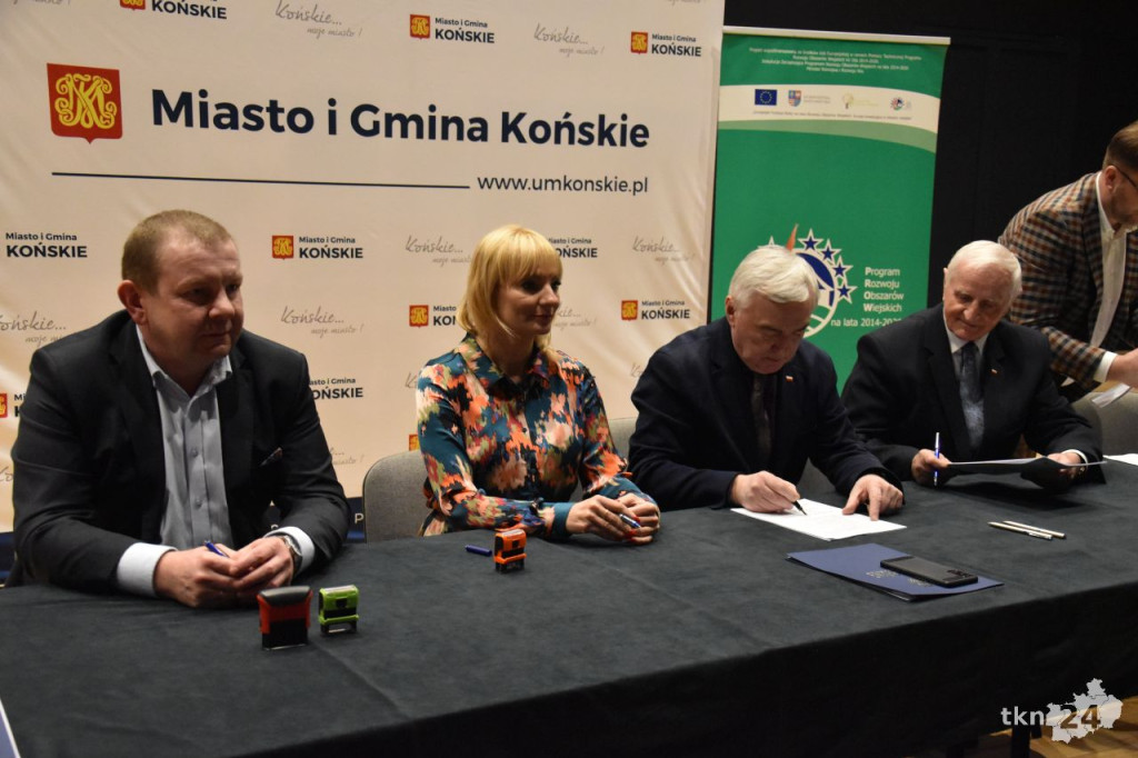 Pieniądze na gospodarkę wodną. W Końskich podpisano umowy [wideo, zdjęcia]