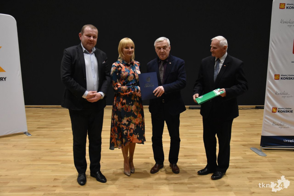 Pieniądze na gospodarkę wodną. W Końskich podpisano umowy [wideo, zdjęcia]