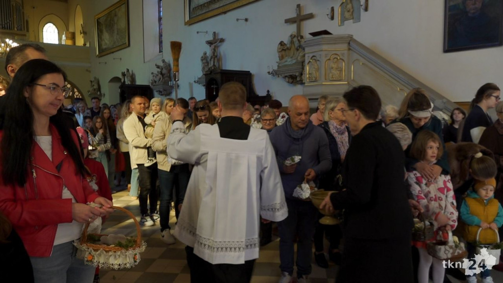 Wielka Sobota w Końskich. Mieszkańcy święcili pokarmy [wideo]
