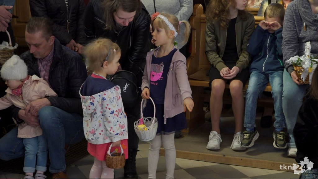 Wielka Sobota w Końskich. Mieszkańcy święcili pokarmy [wideo]