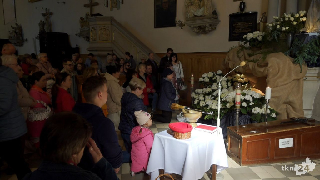 Czuwanie przy Grobie Pańskim. Zobaczcie jak odbywa się w koneckich parafiach