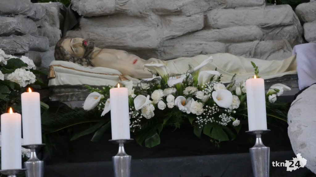 Czuwanie przy Grobie Pańskim. Zobaczcie jak odbywa się w koneckich parafiach