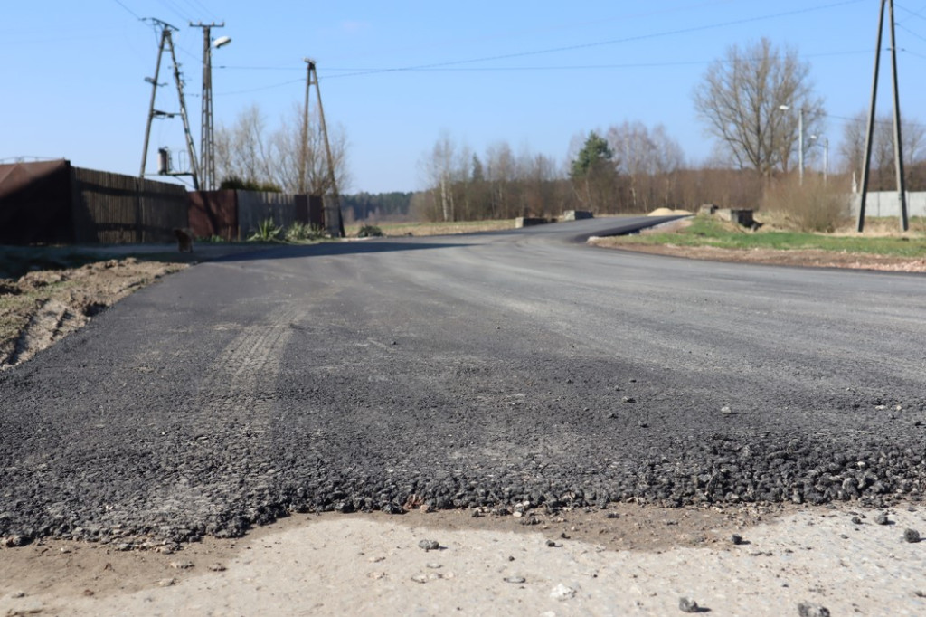 Powiat konecki wyremontuje drogi w czterech gminach [zdjęcia]