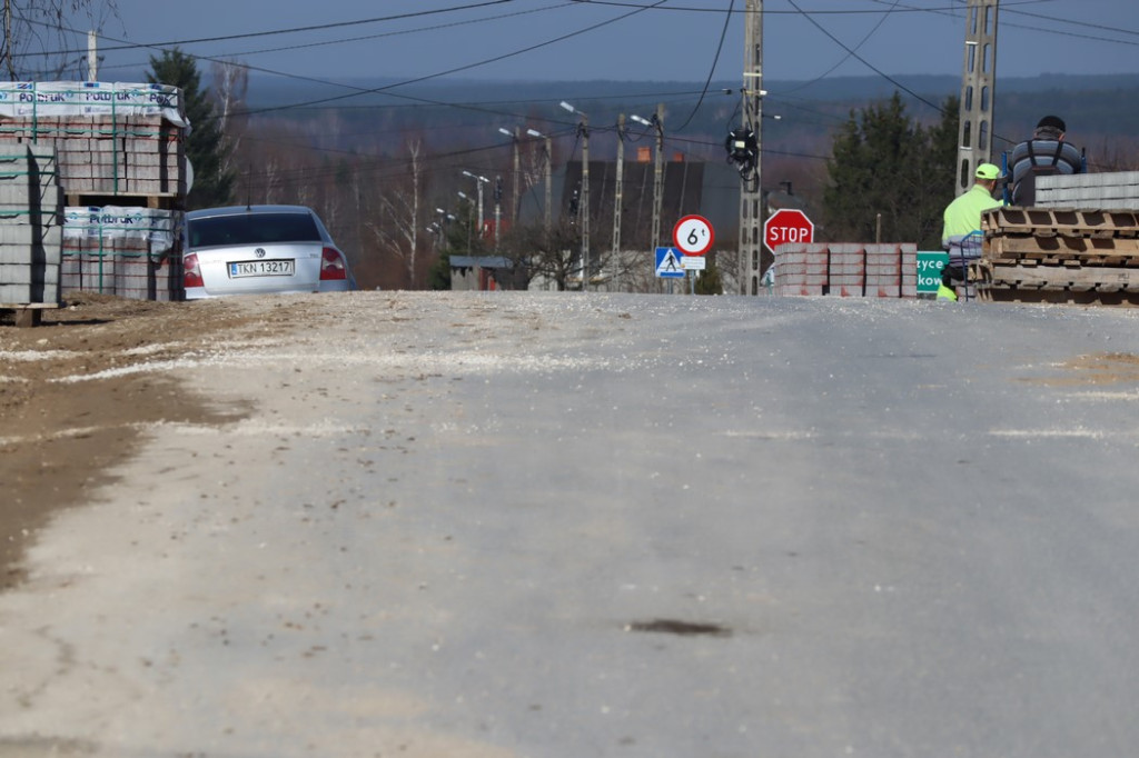 Powiat konecki wyremontuje drogi w czterech gminach [zdjęcia]